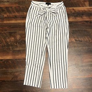 Banana Republic Avery white and black pin stripe size 4 dress pants